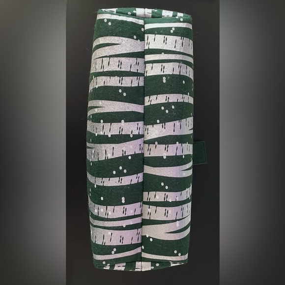 NWOT Wool Easy tote Forest green and silver
Aspens in the snow 
PERFECT NEW - Picture 4 of 6